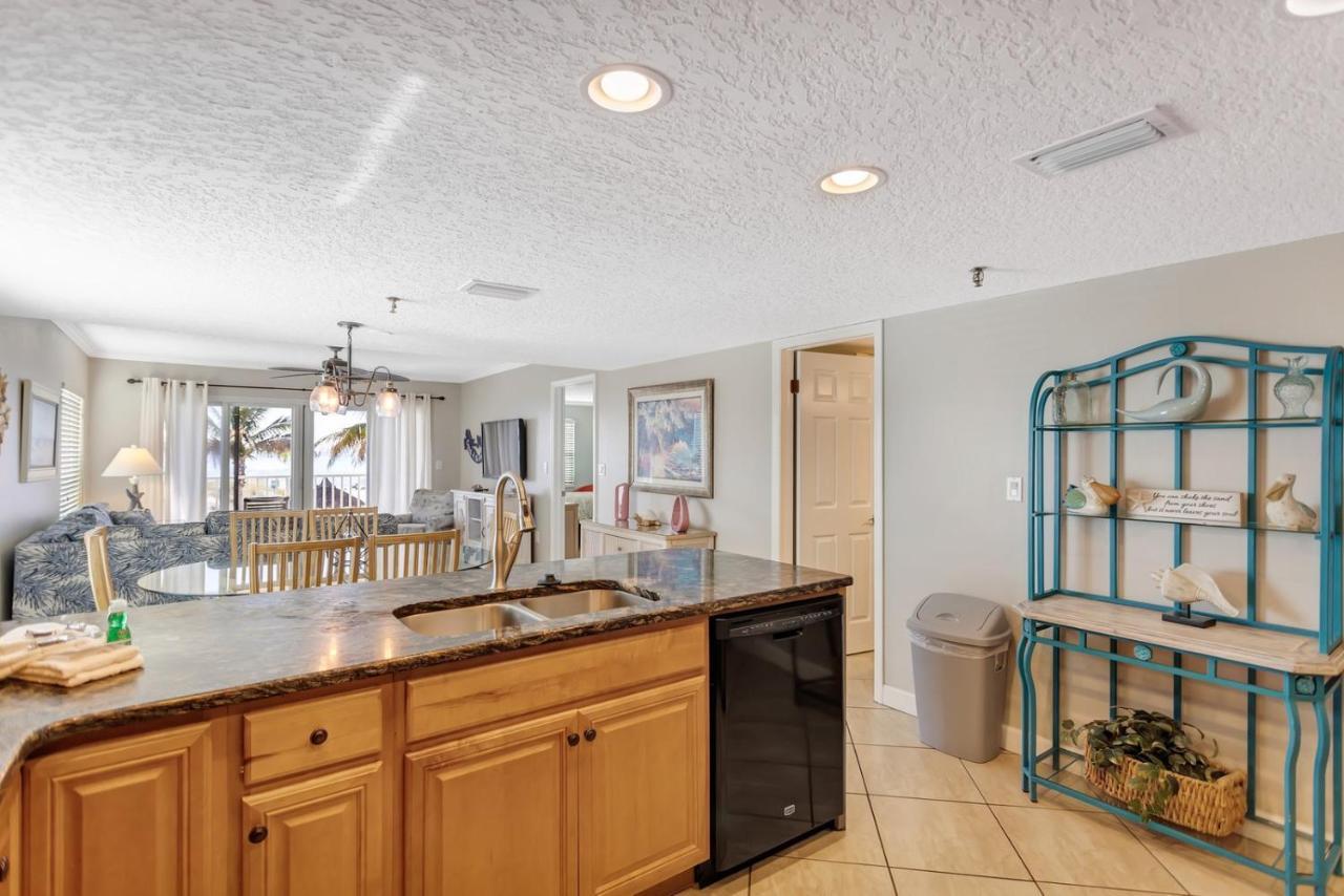 106 Beach Place Condos St. Pete Beach Buitenkant foto